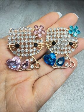 Hello Kitty Style Rhinestone Cat Brooch Pendants Set of 2 Pink Blue 1.85 Inches